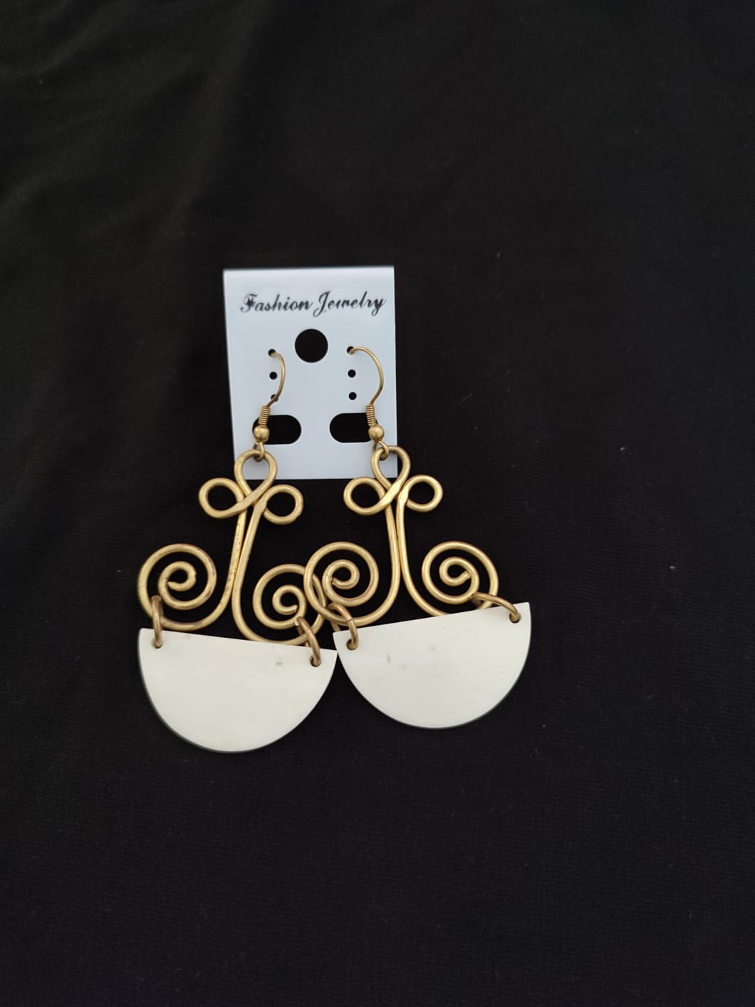 GODDESS BEHAVIOR EARRINGS